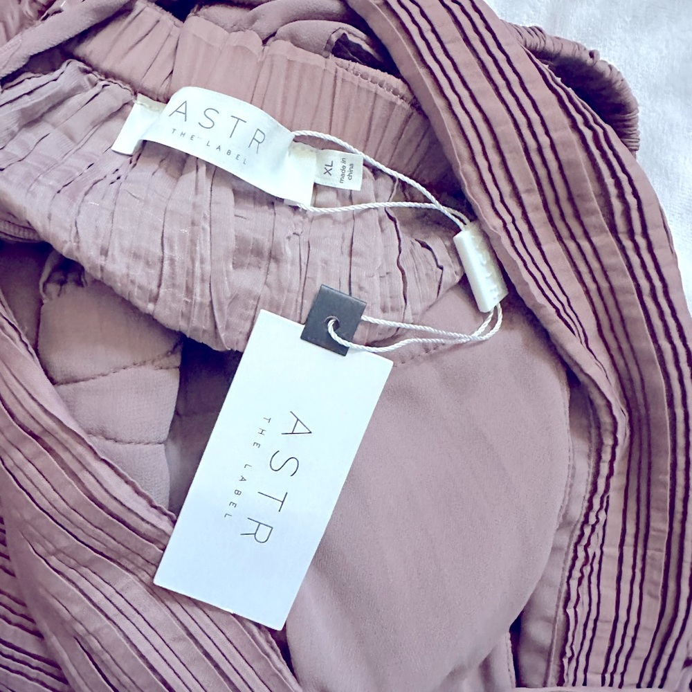 NWT ASTR The Label Tesni Pleated Maxi Dress Mauve Size XL - Picture 4 of 5
